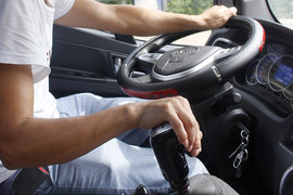 一顿操作猛如虎,一看时速25!轻卡配10挡真的有用吗?