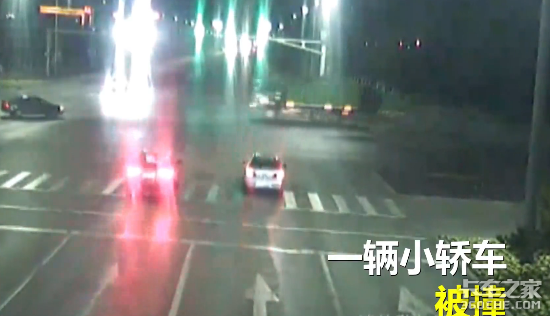 组团闯红灯!这些人简直有些无法无天