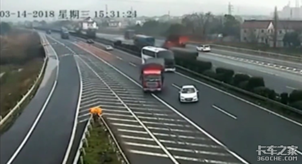 高速上轿车突然急刹、倒车，卡友该咋办