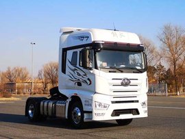 解放J7 4x2国六新车型亮相 最大可达560马力！