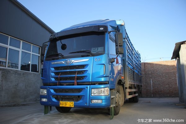 液晶大屏、逆变器、全浮驾驶室…这个80后卡友自己改出来辆顶配龙VH！