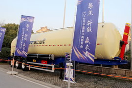 源自欧洲技术 赛夫车桥+空气悬架+铝合金罐体 图解中集瑞江粉罐挂车