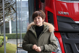 卡嫂爆改卡车成"超级房车" 带八旬父亲圆梦延安 年轻夫妻钟情乘龙H5