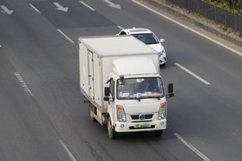 深圳电动物流车想要不限行 先得电子备案