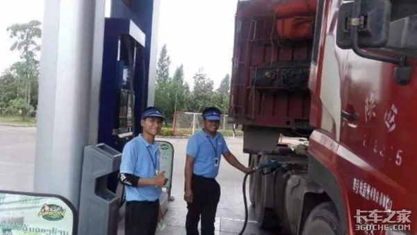 加完油不挂枪 加油站里的猫腻儿知多少
