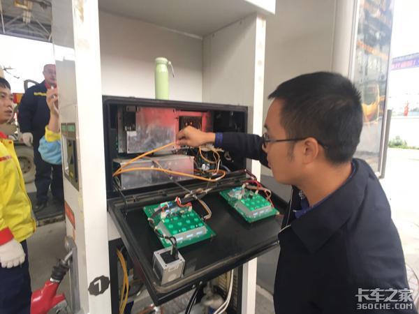 加完油不挂枪 加油站里的猫腻儿知多少