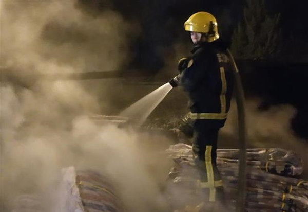 ���عҳ���ȼ������Ա��ҹ�ַ�ս4Сʱ