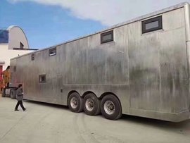 挂车也能玩改装!豪华内饰彰显独特气息,堪称移动城堡