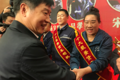 ��������˾����������˭˵Ů�Ӳ����У�