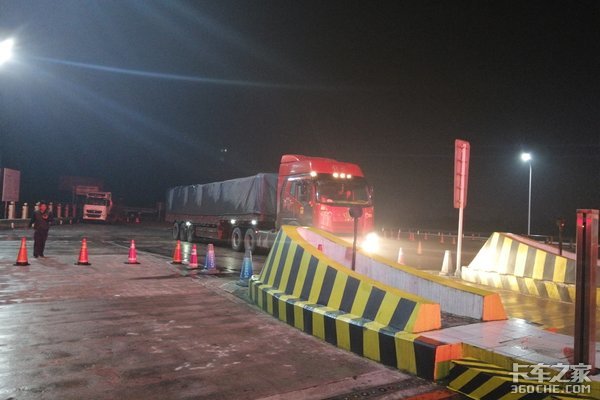 《流浪地球》带给卡友的行车安全启示