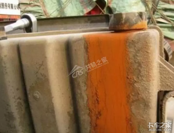 发动机水温高,竟是因为“鼻子”裂了!