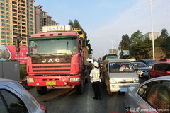 卡车晚报：人大代表建议严禁改装车上路；阿里巴巴46.6亿再投申通
