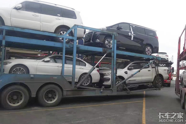 大怪二怪消声匿迹! 公路惊现