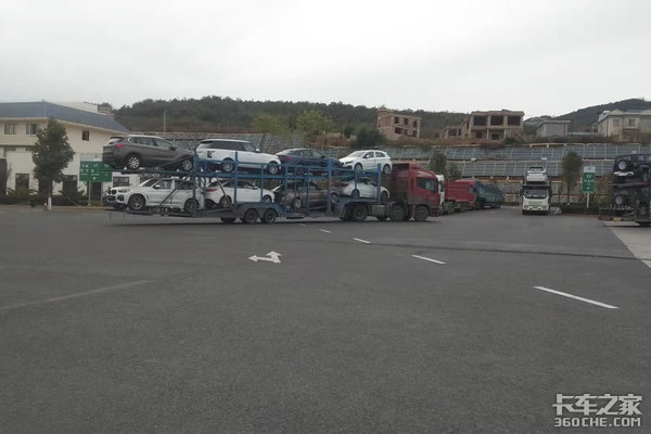 大怪二怪消声匿迹! 公路惊现