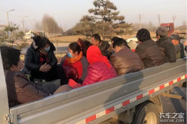 货车超载拉人很危险,出事故很难获赔偿