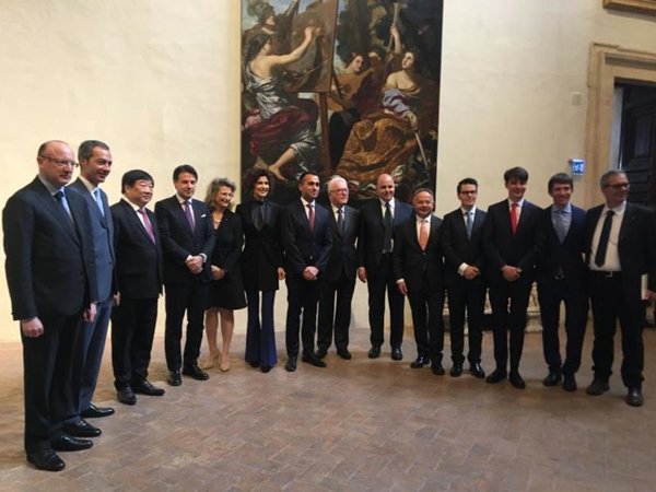 ̷����ٻ�������������ɶ���ʽ���