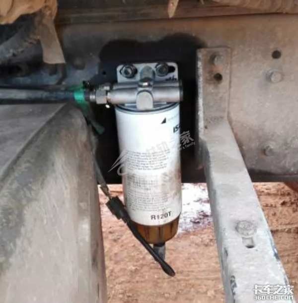 燃油进水腐蚀喷油器铜套，拆了2次发动机才发现和尿素有关