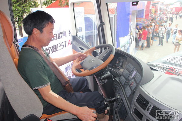 路霸劫匪专抢大货车，卡车司机要警惕