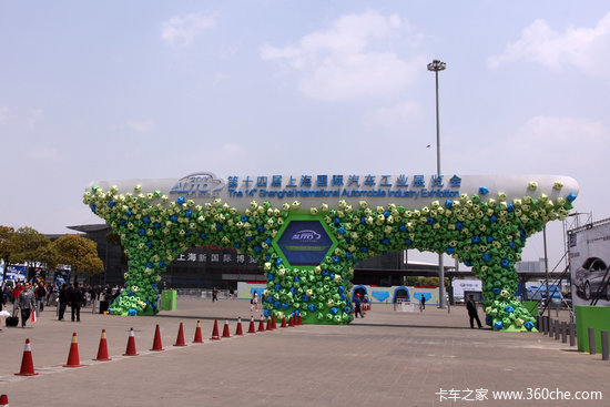 �Ϻ���չ̽�ࣺ����չ̨�����ױȵľ���