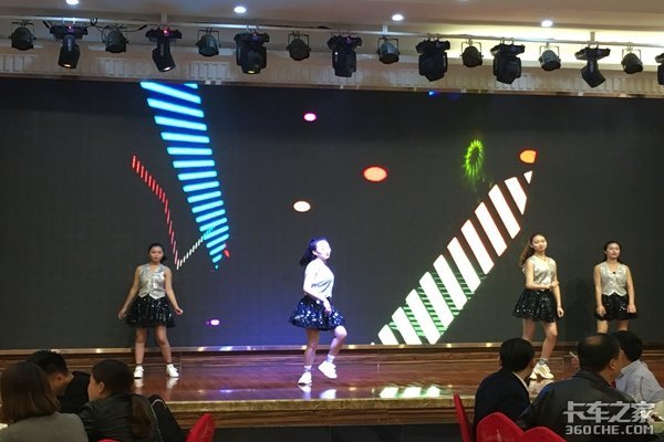 东风天锦KR 六缸机系列新品发布上海站