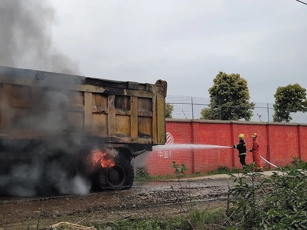 ���������Ҷϸ�ѹ�����&nbsp;�ֳ�Ũ�̲���