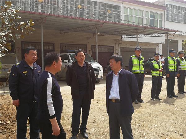 ���ϣ���ִͨ�����쵼��פ����ָ������