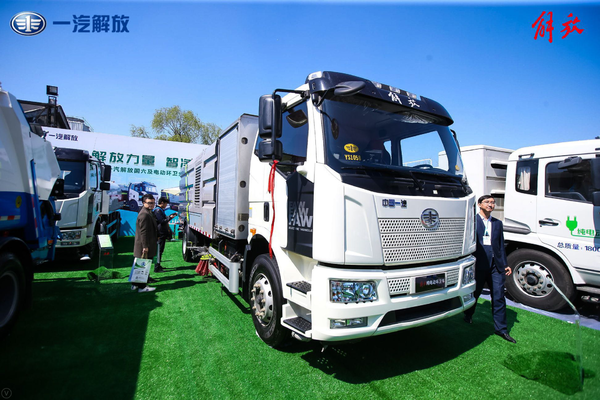 解放國(guó)六環(huán)衛(wèi)車亮相 攜手共建美麗中國(guó)