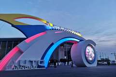 ���Ϻ���չ����һ�������е��Ϻ���չ