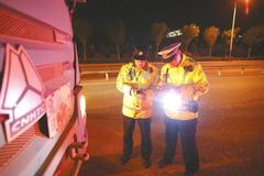 ��Сʱ��Ȼ��ס4���� Υ�����������ӣ�