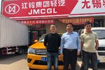 现场交车1台  骐铃T100S皮卡交付客户