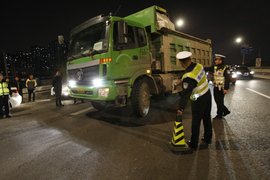 购假证夜间练车被查 构成买卖国家机关证件罪