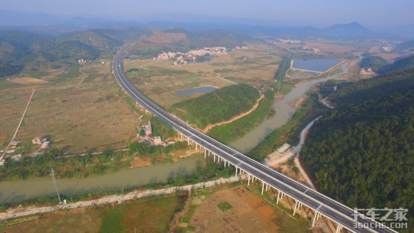 10年后卡車'大腦'會(huì)時(shí)刻提醒你規(guī)范駕駛