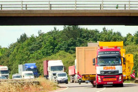 跑6小时休息45分钟 竟然还有假期！这部纪录片让我更了解欧洲卡车司机