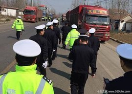 货车闯限行污损号牌!司机因5项违法被罚700元驾驶证记14分