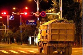 北京重型柴油车换新 国六排放标准渣土车上市