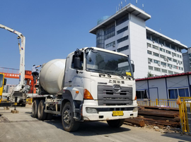 进口日野搅拌车开起来怎么样?卡车司机:舒适性差点但真省心