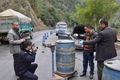 被偷油贼逼疯的司机可怕？既佩服又心疼