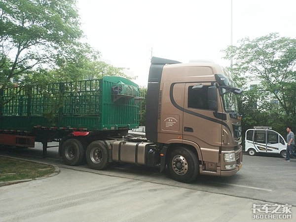 ���˵�ͷ����̳����ϲ�в���˼�ڿյ�