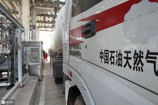 我国LNG加气站 及汽车市场规模特点分析