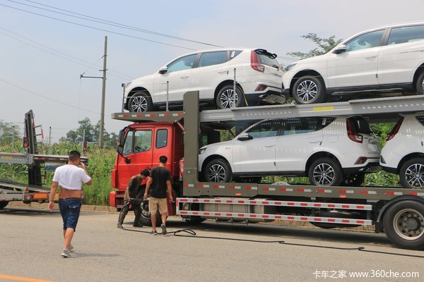 运价不够"超载"来凑?  违规轿运车疯狂玩擦边球,卡友：建议严惩