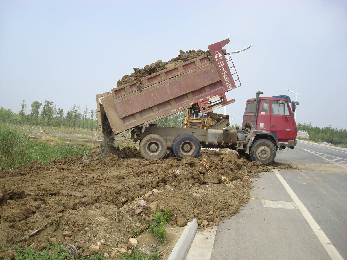 不守规矩的城市渣土车该如何治理图片列表