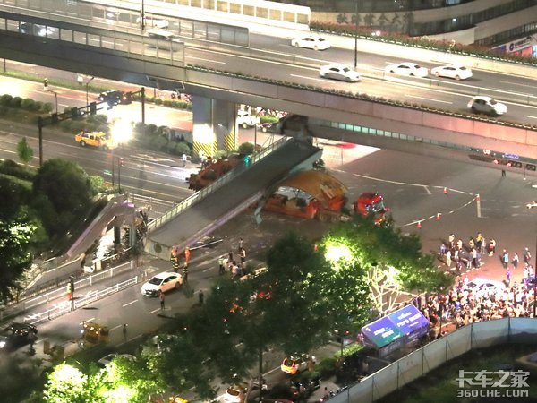杭州人行天桥为何会被货车撞塌，咋回事