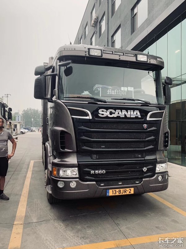 560马力V8发动机，实拍远东探险队斯堪尼亚R560越野房车