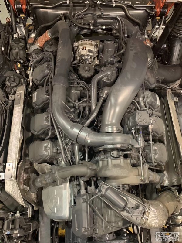 560马力V8发动机，实拍远东探险队斯堪尼亚R560越野房车