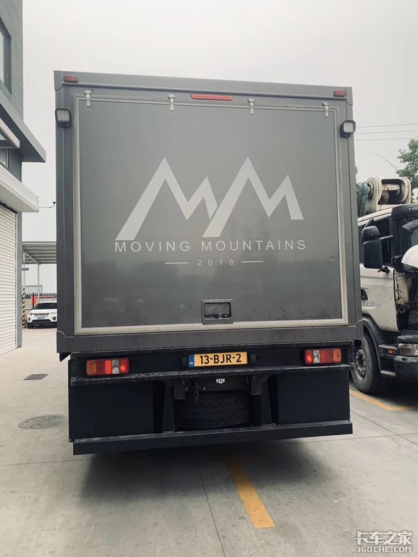 560马力V8发动机，实拍远东探险队斯堪尼亚R560越野房车