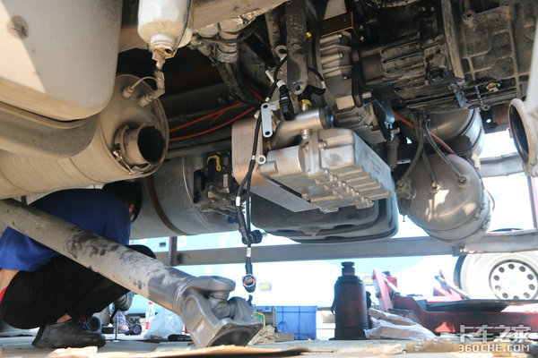 �Ĵ���̨�ػ���Һ��!&nbsp;����:60Km/h����!