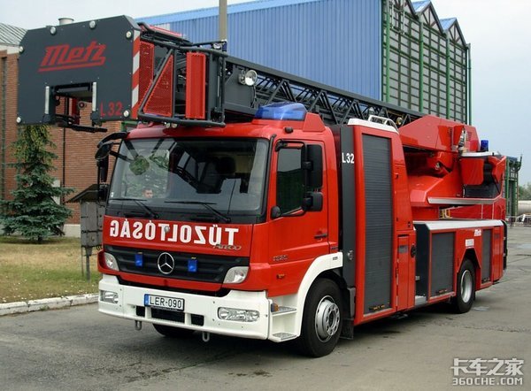罕见的奔驰Atgeo轻型消防车，退役后可能会送往第三世界发挥余热