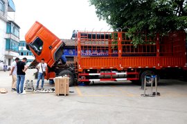 哪里不爽改哪里！ 狂热小伙爆改卡车，细节点赞！