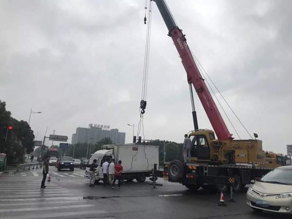 �򺣽�ͷһ������Ư��&nbsp;һ���������绢