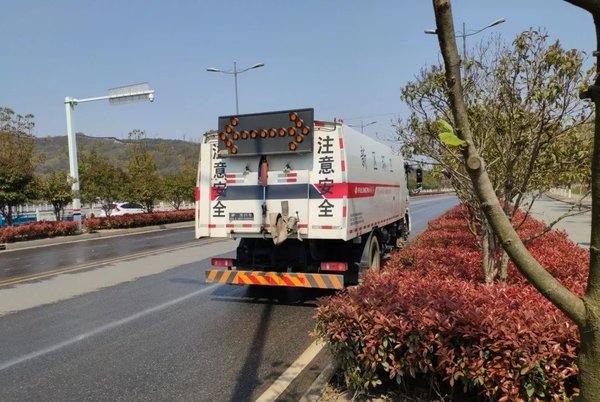还有这操作！镇江新区给渣土车“洗脚”
